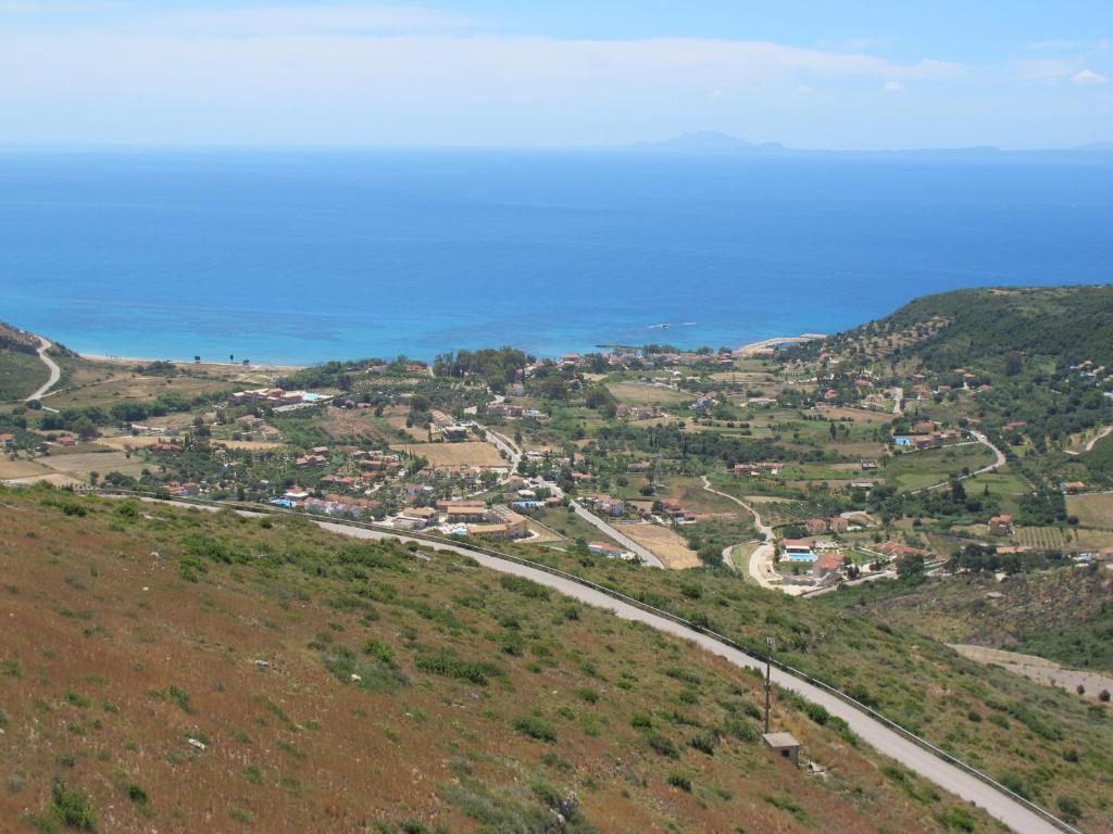 Kykeon Studios Katelios Luaran gambar
